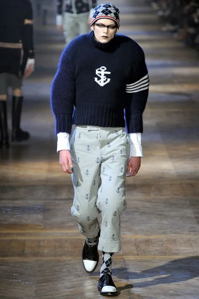 Look 16